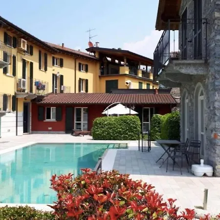 Casa Beach: Pool, 100m Lake & Near City Apartment
