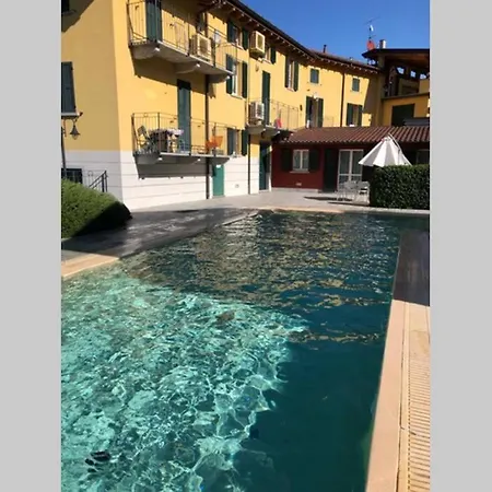 Casa Beach: Pool, 100m Lake & Near City *